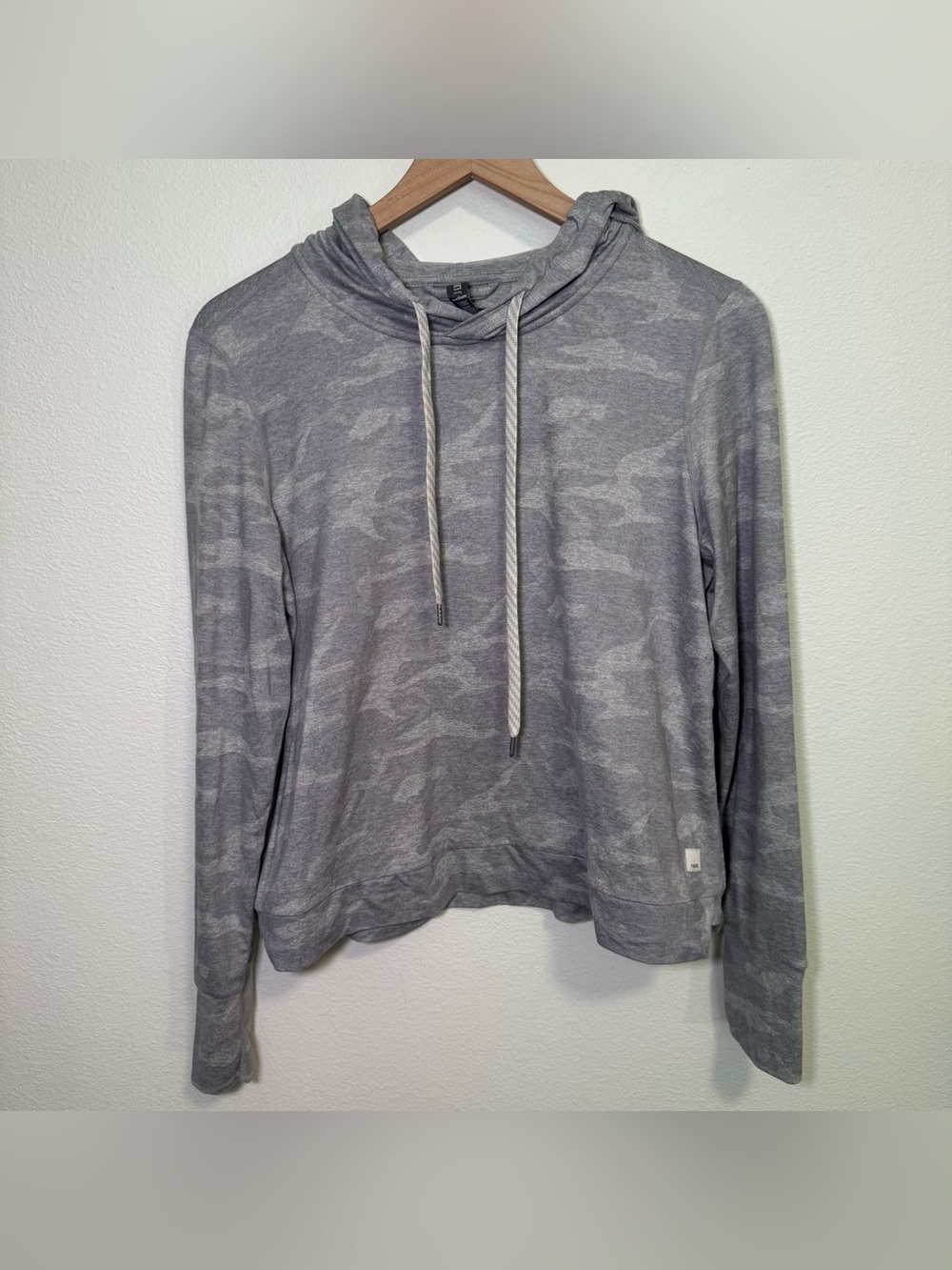 Vuori essential hoodie - m